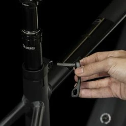 Cube Touring Hybrid Pro 500 Black'n'metal 12 Cube Touring Hybrid Pro 500 Black'n'metal -Vélo Soldes cube 631101 20118985 Touring Hybrid Pro 500 black n metal 5